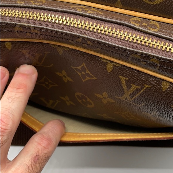 Authentic Louis Vuitton Reporter PM Crossbody Bag - Picture 7 of 13